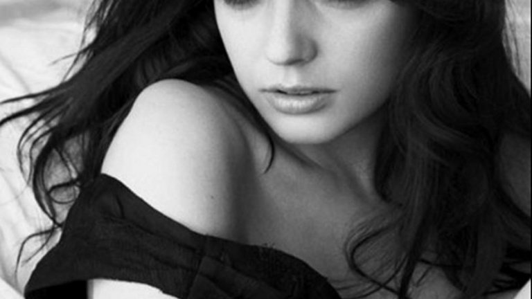 Роксан Мескида 
Роксан дължи външния си вид на смес между френски, испански и американски гени. Във Франция тя се пробва като модел, а след това участва в няколко независими френски продукции, които са по-скоро типичен образец за европейско кино. 
Успехът и известността идват, след като Мескида се мести във Великобритания. Следващата стъпка за нея най-вероятно ще е да превземе и Холивуд.