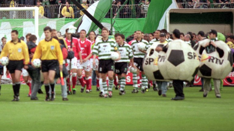 Спортинг - Бенфика (Лисабон). Само на 3 км един от друг, стадионите "Алваладе" и "Луш" стават колизеуми на омразата всеки път, когато дойде дербито. Спортинг изостава по успехи и феновете на "червените" не пропускат да напомнят това на врага на всеки мач.