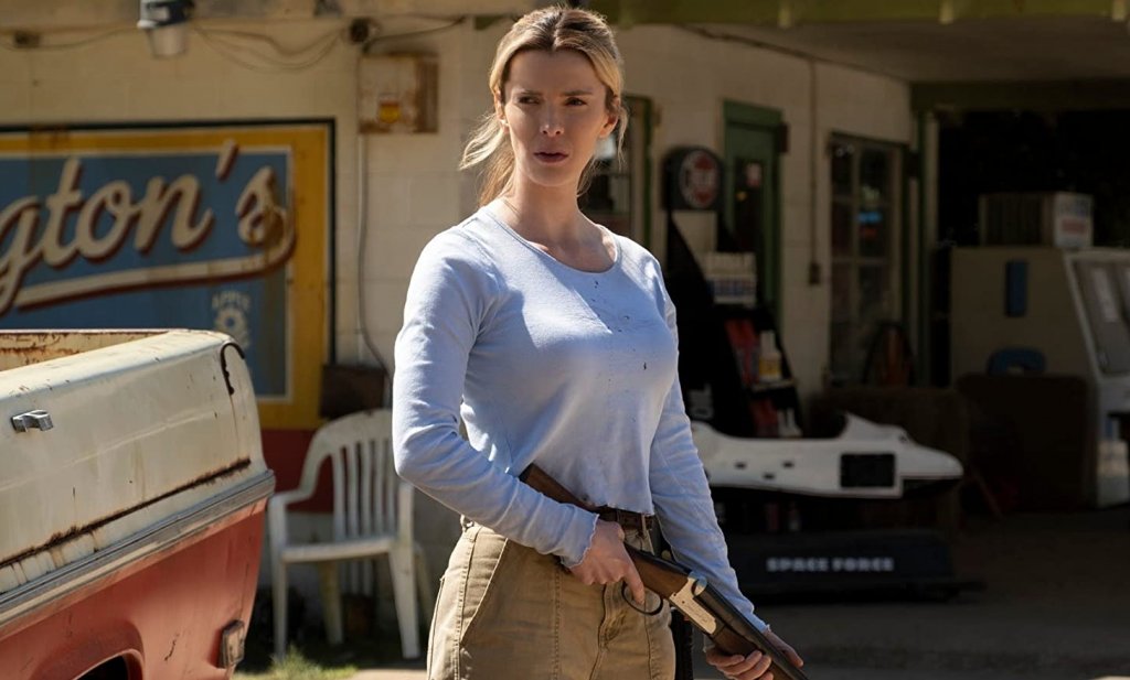 "Ловът" (The Hunt)
Филмът разказа за 12 души, които по мистериозен начин са се озовали на непознато за тях място. Оказва се, че са били подбрани като живи мишени в садистична игра на заможни "ловци".
Премиерата на филма миналата година беше отложена заради предполагаемите политически послания в него. В крайна сметка едва седмица след като се появи по кината той вече беше достъпен и за домашно гледане.