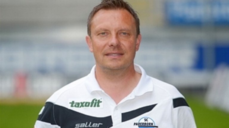 Наставникът Андре Брайтенрайтер пък започва треньорската си кариера преди пет години, поемайки.. отборът на сина си - детска формация за момчета до 9 години.
Въпреки това Брайтенрайтер успя да наложи стила и вижданията си, които, както изглежда, са доста успешни