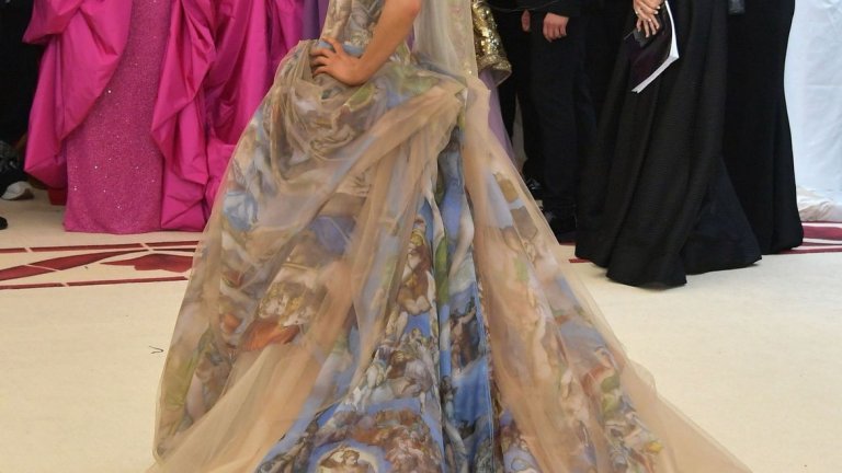 Ариана Гранде с рокля, вдъхновена от старите майстори на изкуството