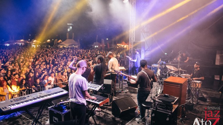 На 5, 6 и 7 юли фестивалът A to JazZ за девета поредна година ще посрещне хилядите си гости с музиката на най-младите и интересни световни и български артисти, богата съпътстваща програма и разнообразни забавления за всички.