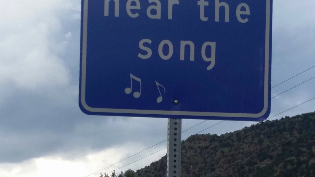 Sign_beside_Tijeras_Musical_Road