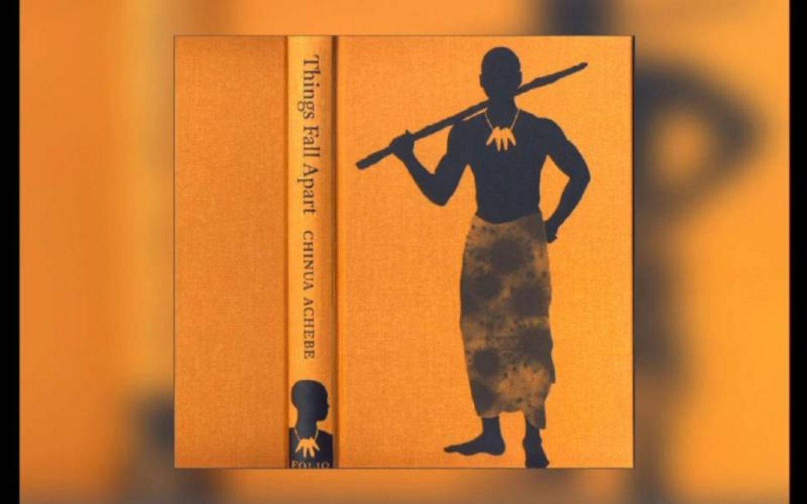 5. "И всичко се разпадна" - Чинуа Ачебе (1958 г.)
"И всичко се разпадна" е ценна най-вече заради разбиването на стереотипите за Африка, които са създадени в обществото. Книгата разглежда колониализацията на континента през погледа на африканеца. Това е един от най-ясните примери, в които жителите на Африка не са представени като обикновени диваци и членове на племена. Те са пълноценни хора, всеки със своята индивидуалност.