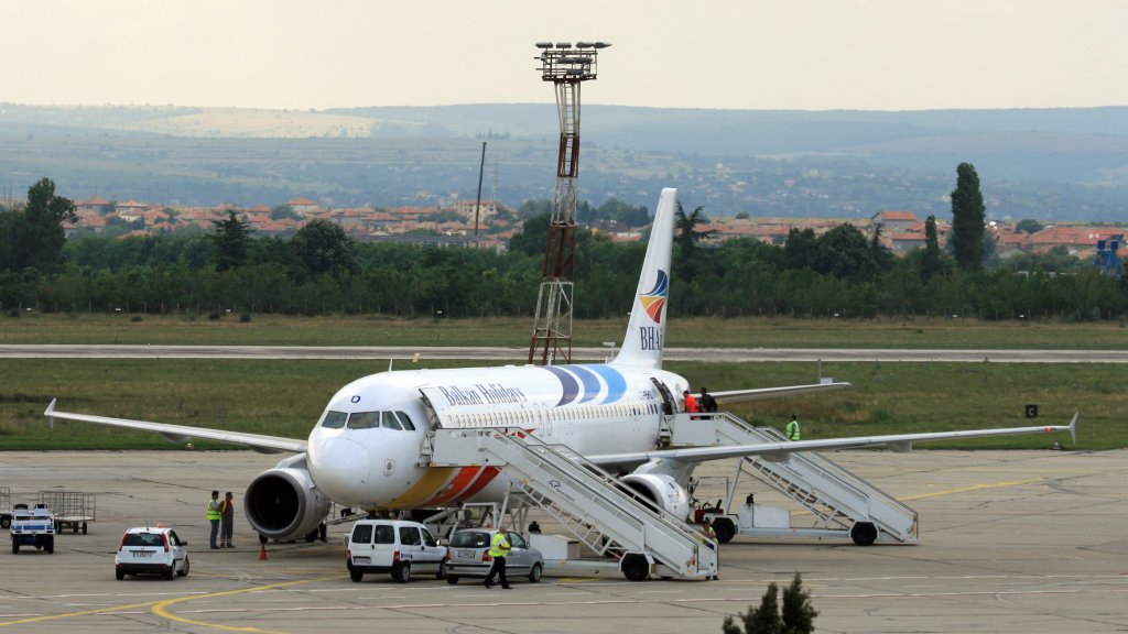 Airbus_A320-200_BH_Air_LZ-BHD_Varna_20100630