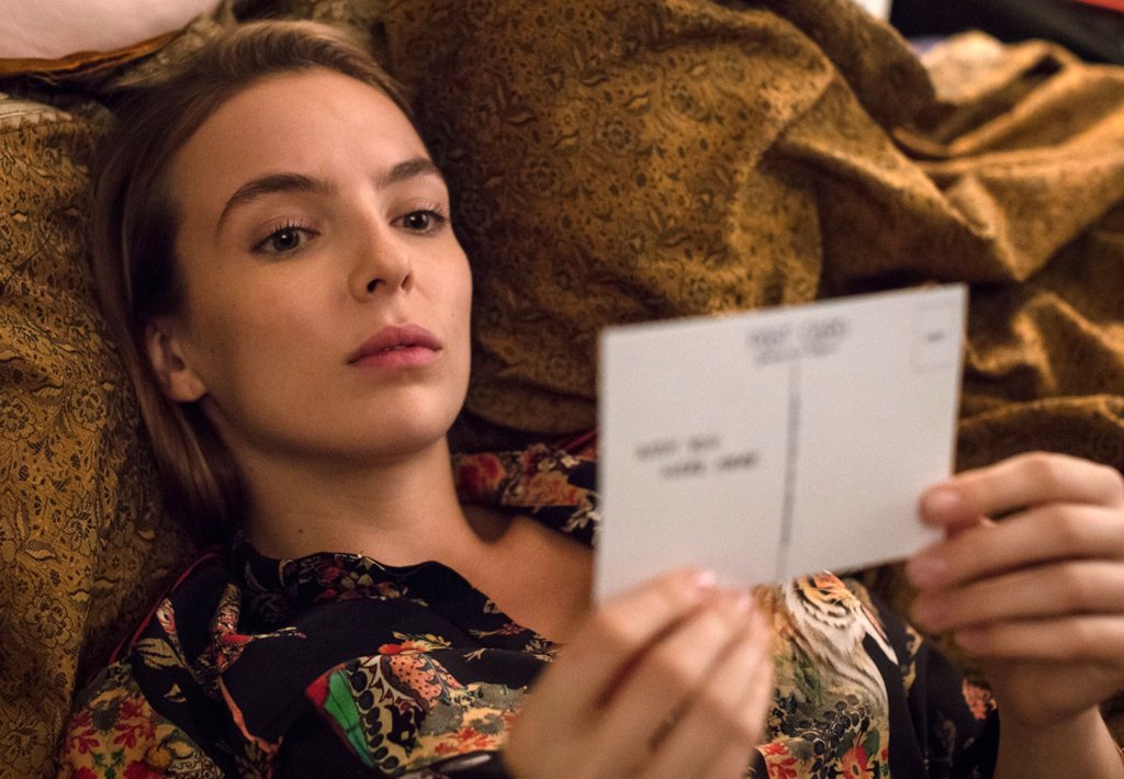 Джоди Комър, Killing Eve
Джоди е другото момиче, което ни направи силно впечатение през вече изтичащата 2018-а, тя е на 25 и макар да е участвала в тонове британска телевизия големият й пробив се нарича Killing Eve, който препоръчваме да бъде изг