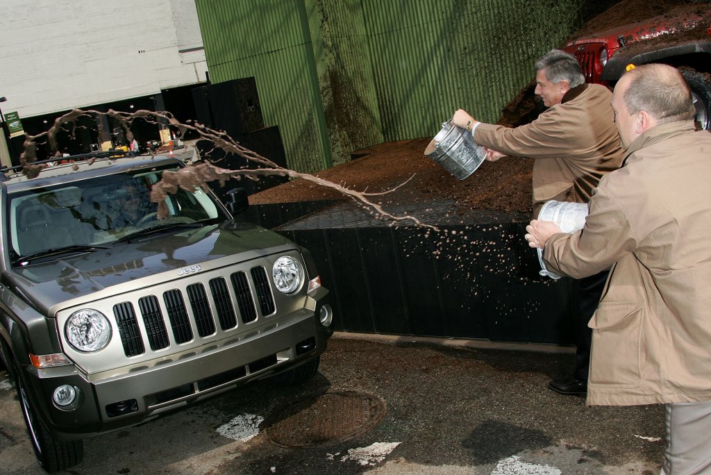 Jeep Compass и Patriot 
Compass ще претърпи пълна промяна на дизайна, а Patriot ще бъде спрян изцяло. 