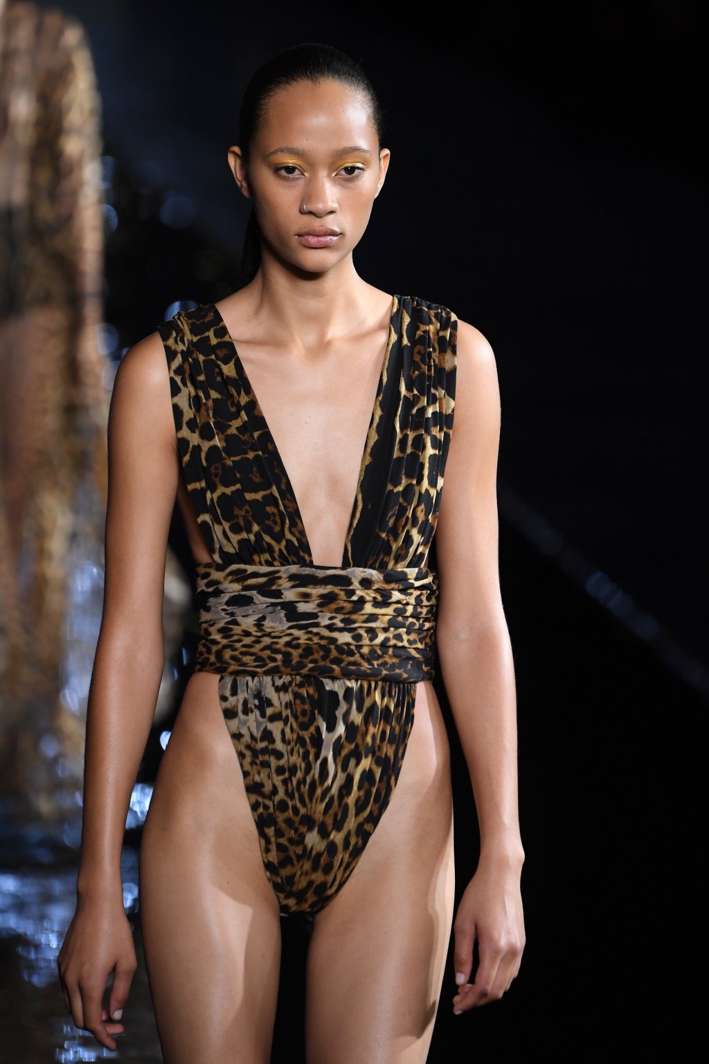 Модел на YSL за сезон пролет-лято 2019 година