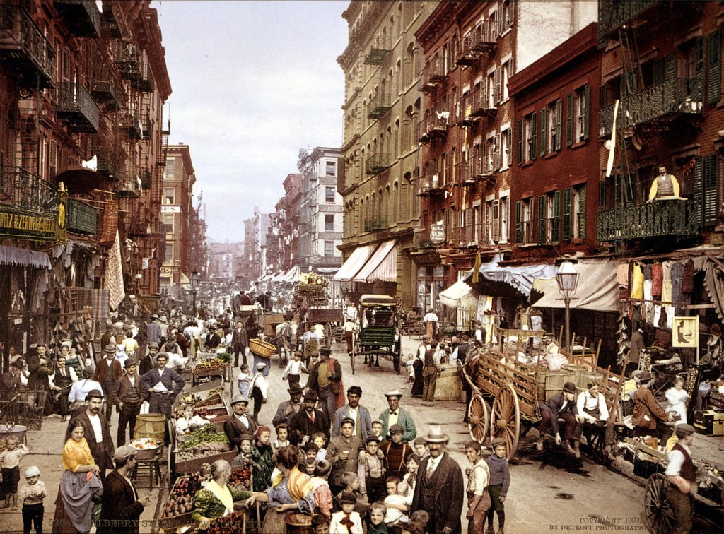 1280px-Mulberry_Street_NYC_c1900_LOC_3g04637u_edit
