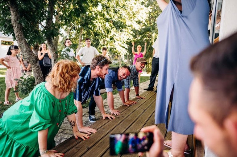 Едно необичайно сватбено състезание.