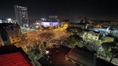 Пожарът доведе до многохилядни протести в столицата Букурещ и други места в страната