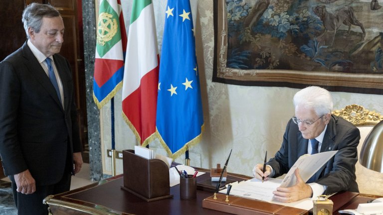 Президентът Серджо Матарела подписва оставката ма Марио Драги