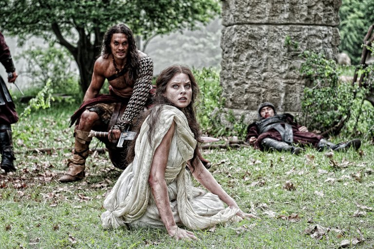 Заснетият в България "Конан Варваринът" е преследван от забавяния и несполуки по целия си път. Поне Джейсън Момоа се е забавлявал, докато го снима, ако не друго.