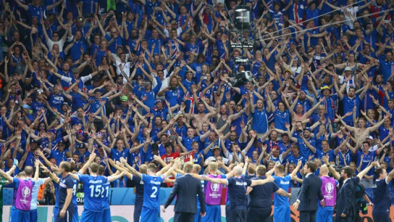 1. Исландският боен вик – нещо, което ще остане в историята на европейските първенства като едно от най-добрите фенски представяния.
Commiserations to #ISL but what a tournament for them! These fans are forever in our hearts. #FRAISL #HUH pic.twitter.com/Hd01Msj7Fw&mdash; Onefootball (@Onefootball) July 3, 2016
