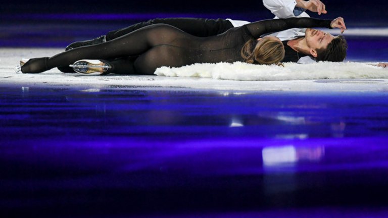 Александра Степанова впечатли всички с прозрачния си костюм...