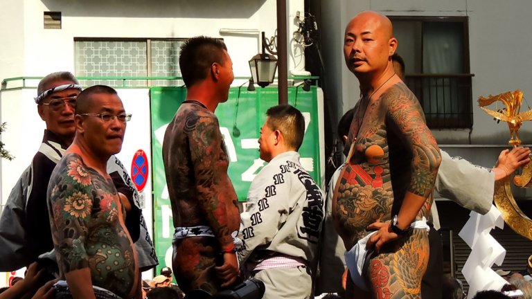 Културата на татуираните японски гангстери залязва неумолимо