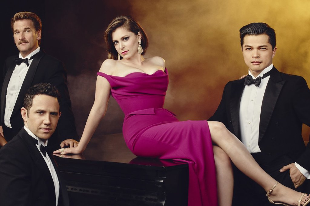 \"Crazy Ex-Girlfriend\" 
Хит сред критиците, но рейтингите му са ужасни. CW ще дадат на сериала кратък четвърти сезон, колкото да завърши историята. 