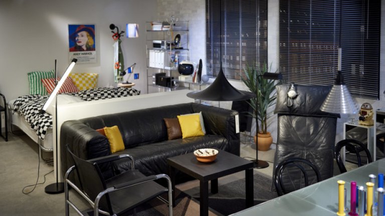 В изложбените зони е отделено специално внимание на някои от най-дълго предлаганите продукти в асортимента на ИКЕА - като дивана KLIPPAN, който се продава в магазините на веригата от 1980 година...