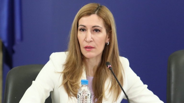 Летният туристически сезон ще бъде удължен до края на октомври, обяви министър Ангелкова