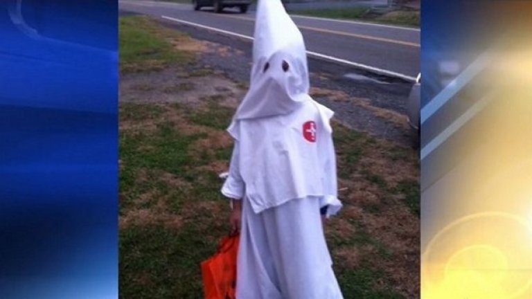 Майка реши, че би било оригинална идея детето й да се облече като член на Ку-клукс-клан за Хелоуин - идея, която дори според KKK е била глупава