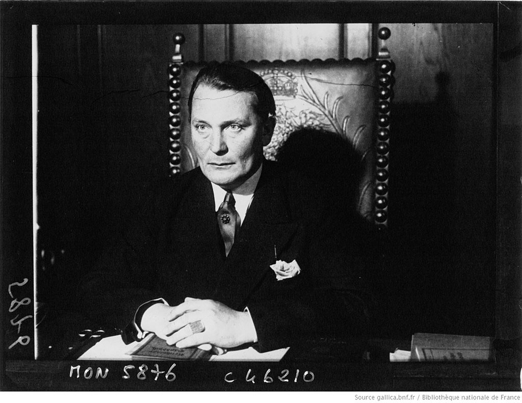 1024px-GoeringEnSuDespacho1932
