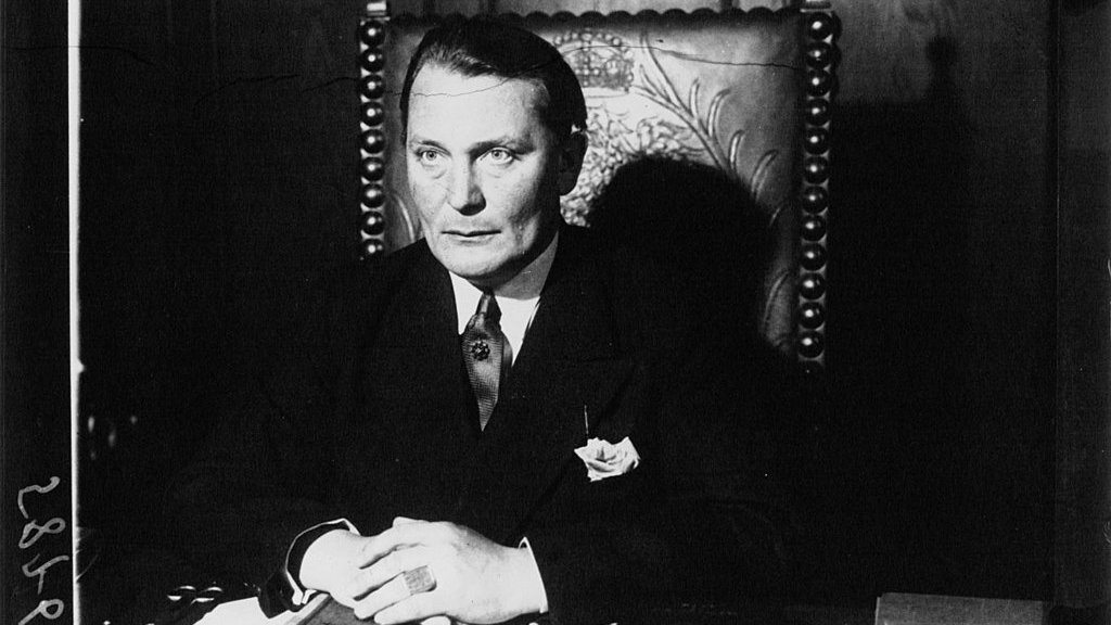 1024px-GoeringEnSuDespacho1932