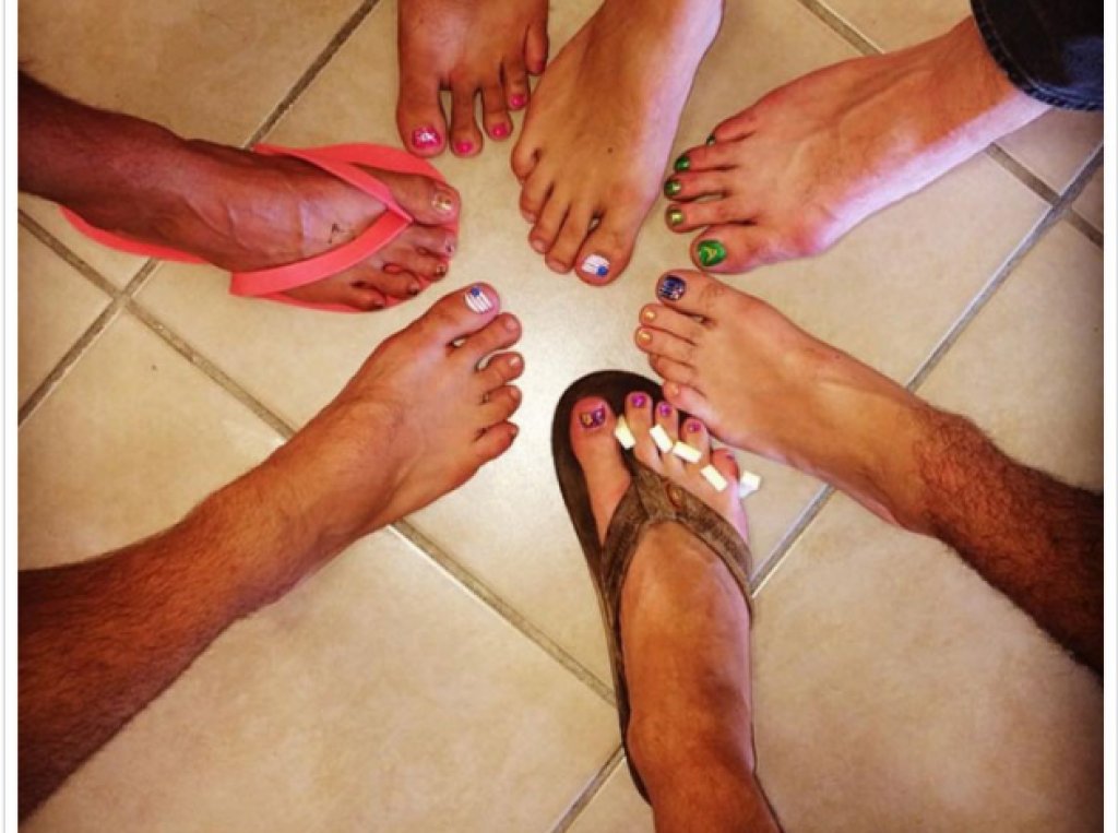 Профилът Bros Being Basic е създаден през 2014 година и има над 430 000 последователи