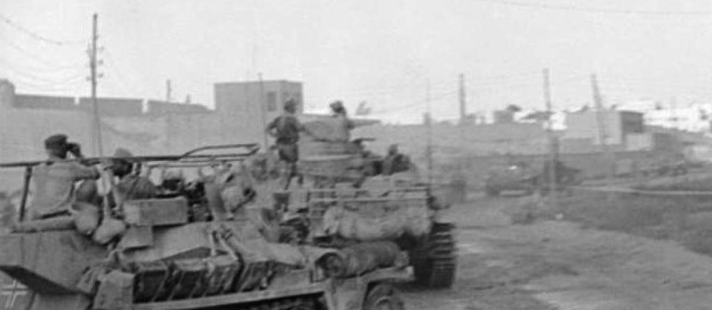Bundesarchiv_Bild_101I-785-0293-11,_Tobruk,_Schützenpanzer,_Panzer