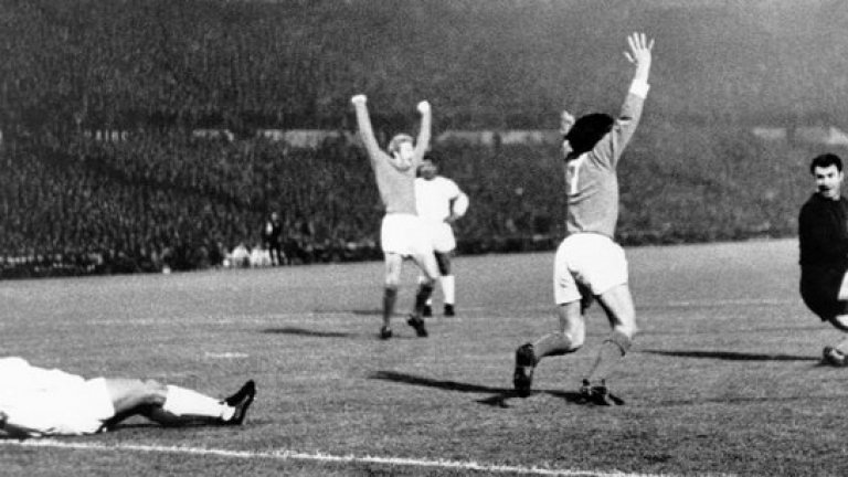 9 март 1966 г. - Шоуто в Лисабон.
Бенфика по онова време е един от трите топ отбора на Европа. Юнайтед ги среща на полуфинал в Купата на шампионите, като печели трудно първия мач с 3:2 у дома. Мат Бъзби издава нареждане - да се браним здраво в първите минути в Лисабон, да удържим бурята... Вместо това Бест вдъхновява удивително представяне през първото полувреме - 3:0 за Юнайтед, като два гола са на №7, а той асистира и за третия на Джон Конъли. "Очевидно не си слушал", подхвърля му Бъзби на почивката. Юнайтед бие с 6:2, а Бест е невероятен.