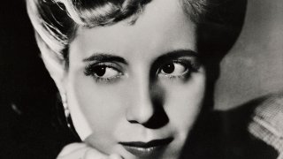 Eva_Duarte_by_Annemarie_Heinrich,_1944_(later_Eva_Péron)