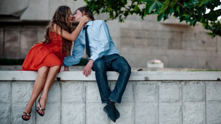 Проучване през 1995-та година установи, че жените „надушват" подходящия партньор с различен генетичен материал от техния. Това също е напълно обяснимо от гледна точка на стремежа към създаване на здраво и силно потомство