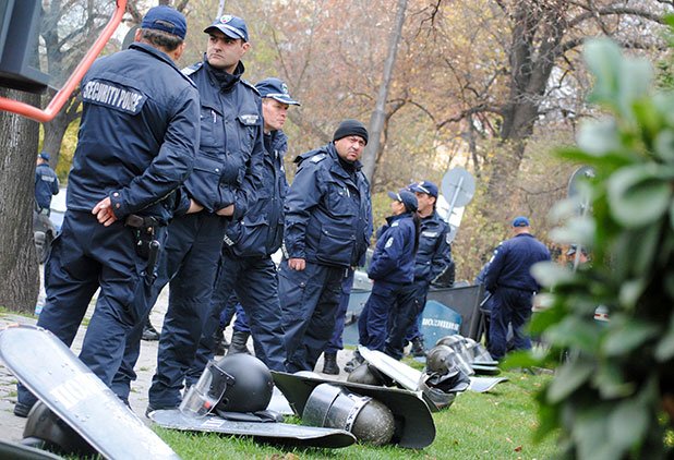 Полицаи от цяла България бяха викнати по тревога в столицата