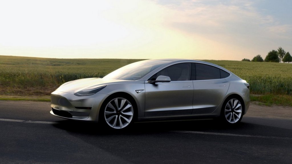 Model 3 излиза на пазара в края на следващата година с базова цена от 35 000 долара