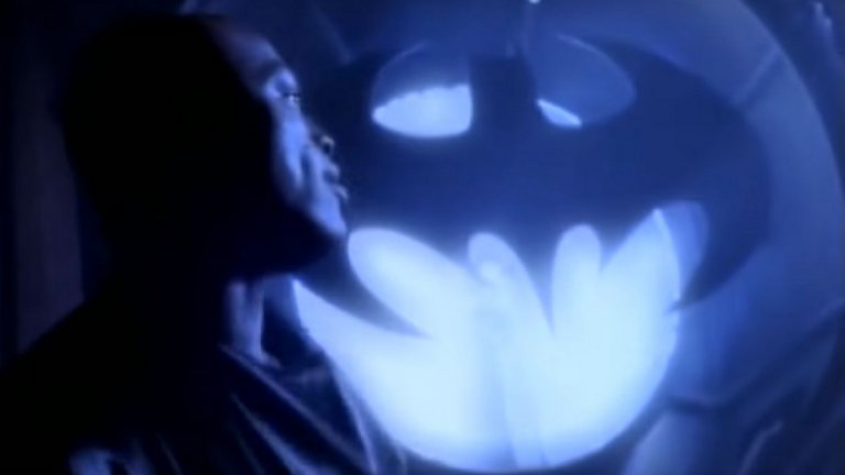 13. Seal - Kiss From A Rose
"Батман завинаги" на режисьора Джоел Шумахер със сигурност не е сред най-добрите филми за комиксовия герой, но има едно нещо, за което трябва да сме му благодарни - благодарение на него "Kiss from a rose" става световен хит през 1995-а. Чувственото парче има съвсем малко общо с мрачната особа на милиардера Брус Уейн (Вал Килмър), но все пак по някакъв начин филм и песен и тук остават свързани десетилетия по-късно.