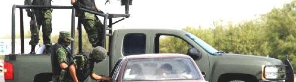 Mexican_troops_operating_at_a_random_checkpoint_2009