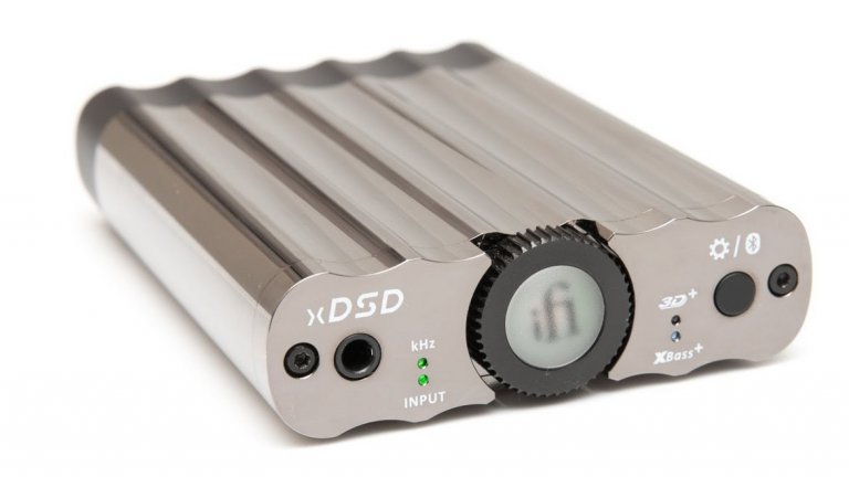 Най-добър преносим усилвател - iFi Audio xDSD 

Усилвателят xDSD е това, което може да превърне телефона, плейъра или лаптопа ви в музикална машина с чудесен звук. Корпусът му от магнезиева сплав е олекотен, снабден с е входове за S/PDIF и USB-A, преобразувателят от дигитален към аналогов сигнал е съвместим с PCM/DSD. Устройството си заслужава цената и е перфектно за слушане на музика по време на път. 