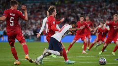 За да илюстрира какво е "лека" дузпа Майк Райли спомена отсъдената за Англия срещу Дания на полуфиналите от Евро 2020