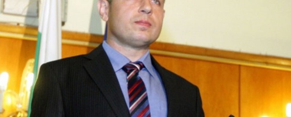 Петър Петров беше "Мъж на годината през 2012-та. Спасителят-механик от кораба "Коста Конкордия" спечели реномираната класация, която Дарик радио организира за пета поредна година тогава.