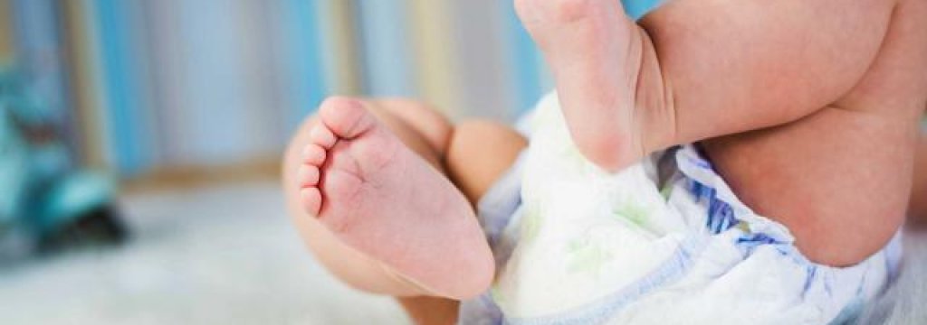 _BHG029_diaper-baby-poop_FS