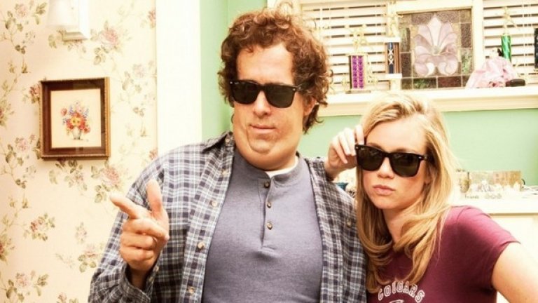 "Просто приятели" (Just Friends) e от поредицата коледни романтични комедии от предишното десетилетие - той е от  2005 година. Райън Рейнолдс и Ана Фарис играят в този класически филм за нърда, който не може да си хване момиче, докато не стане страшно успешен. Хепи енд, естествено, но смехът е гарантиран.