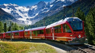 swissrailwayscom_panoramazug_berninaexpress_sommer_3