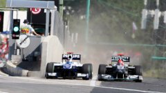 Рубенс Барикело успя опасно и зрелищно да изпревари Михаел Шумахер за 10-ото място в Гран при на Унгария