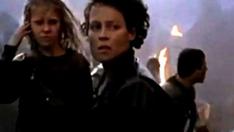 В "Пришълците" от 1986 година на режисьора Джеймс Камерън има следната импровизация, когато актьорът Бил Пакстон казва: "That's it man, game over man, game over! What are we going to do now?" Оригиналният сценарии не включва изразът "game over", но без него сцената не би била така запомняща се