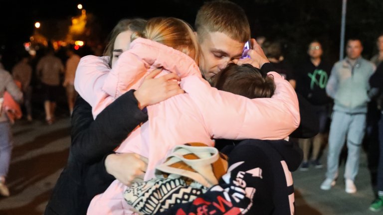 Властите в Минск започнаха да пускат арестувани протестиращи