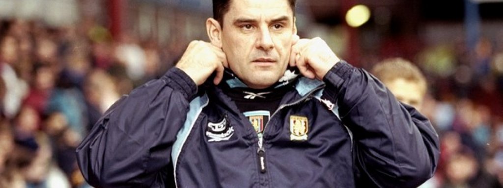 6. Астън Вила, сезон 1998/99
Въпреки че продадоха звездата си Дуайт Йорк на Юнайтед, „виланите” са лидери по Коледа през 1998-а. След празниците обаче, формата на Вила спада драстично и отборът финишира шести. „Червените дяволи” отново правят силен край на сезона, печелят титлата, след това – и знаменития требъл.