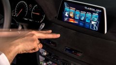 На борда на новата 7 серия на BMW може да ръководите някои функции на автомобила само с жестове