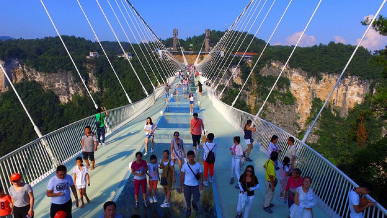 До 800 души могат да преминават едновременно.