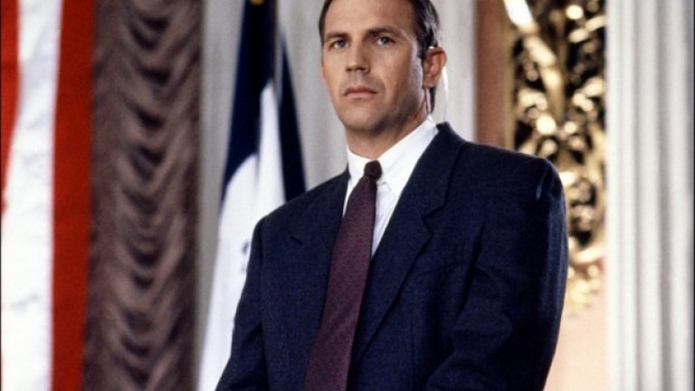 9. Охрана
За бодигардовете и всички видове охрана също е вярно: около 9% от практикуващите тази професия са алкохолици.
Причините: работата е стресова, умората е голяма и напрежението също. "Пием, за да забравим" - е девизът тук.
На снимката: Кевин Костнър в "Бодигард"