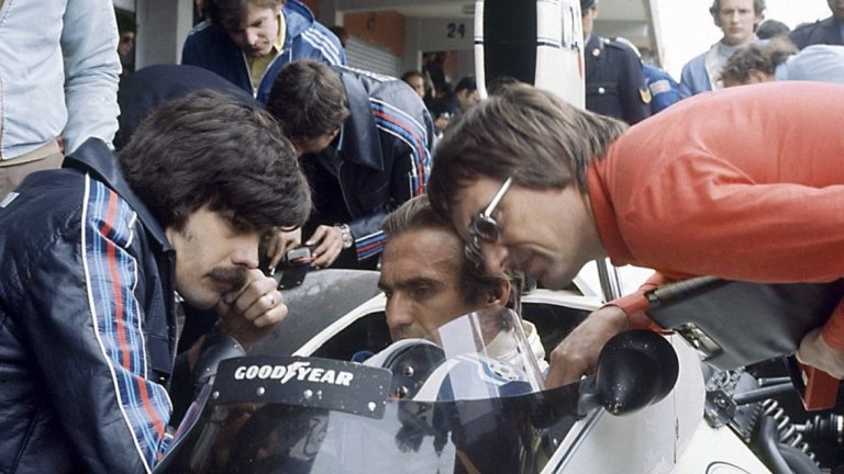 Аржентинецът Карлос Ройтерман привлича тълпи от зрители на пистата за Гран При на Буенос Айрес в средата на 70-те, но така и не печели пред домашна публика. Все пак се качва на подиума четири пъти, два от които е втори.