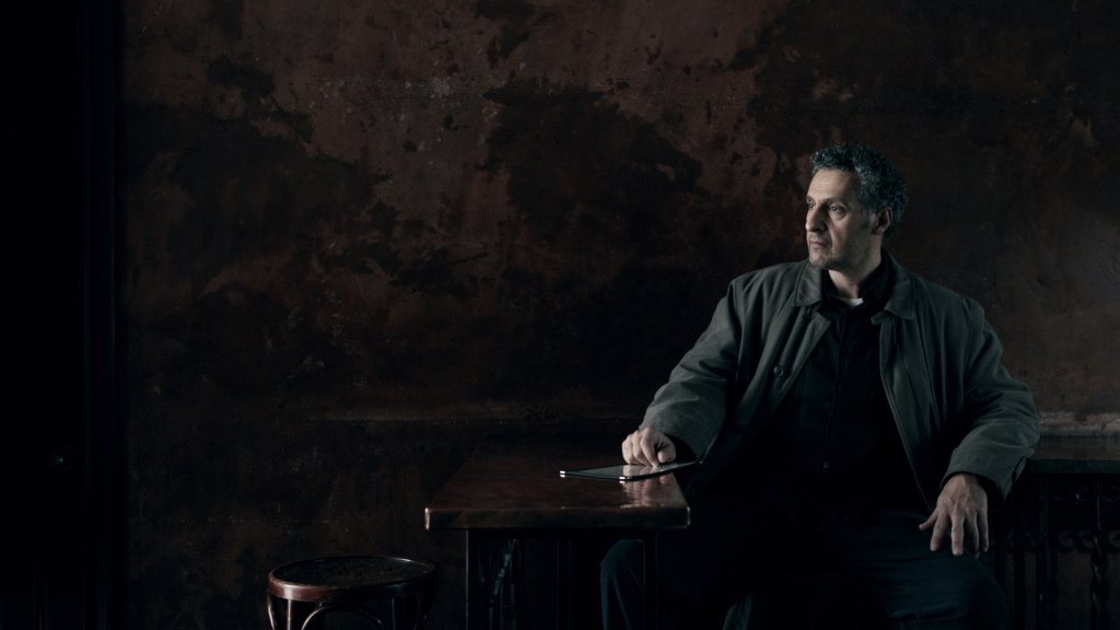 The Night of/ Злокобна нощ



Сериалът с участието на Джон Туртуро проследява развитието на делото за убийство. Обвинен е млад мъж от пакистански произход – Назир Хан (Риз Ахмед) – всички улики сочат към него, но има ли реални доказателства, че то